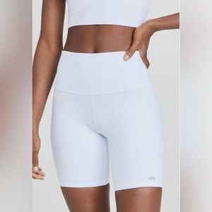 ALO YOGA White High Waist Biker Shorts - XS